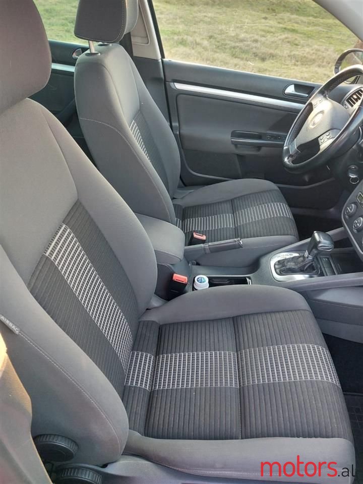 2008' Volkswagen Golf photo #3