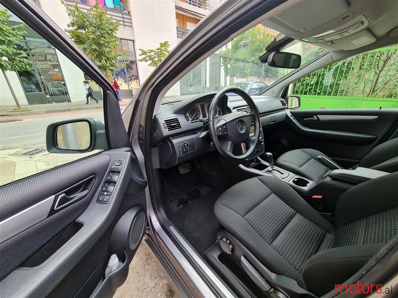 2009' Mercedes-Benz B 200 photo #3