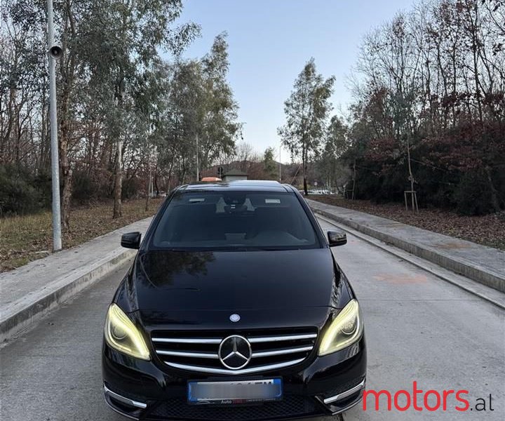 2015' Mercedes-Benz B 250 photo #1