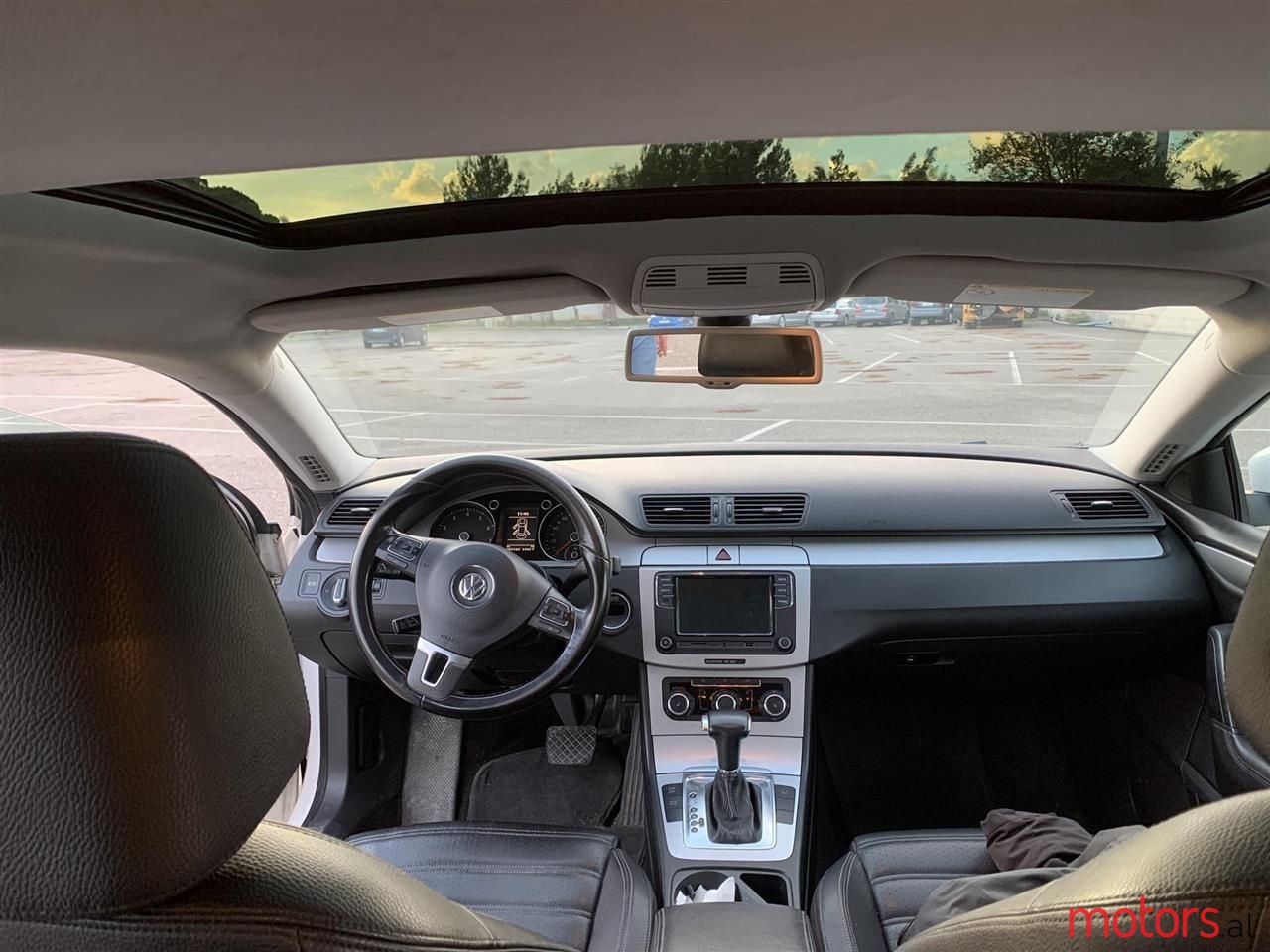 2009' Volkswagen Passat photo #3