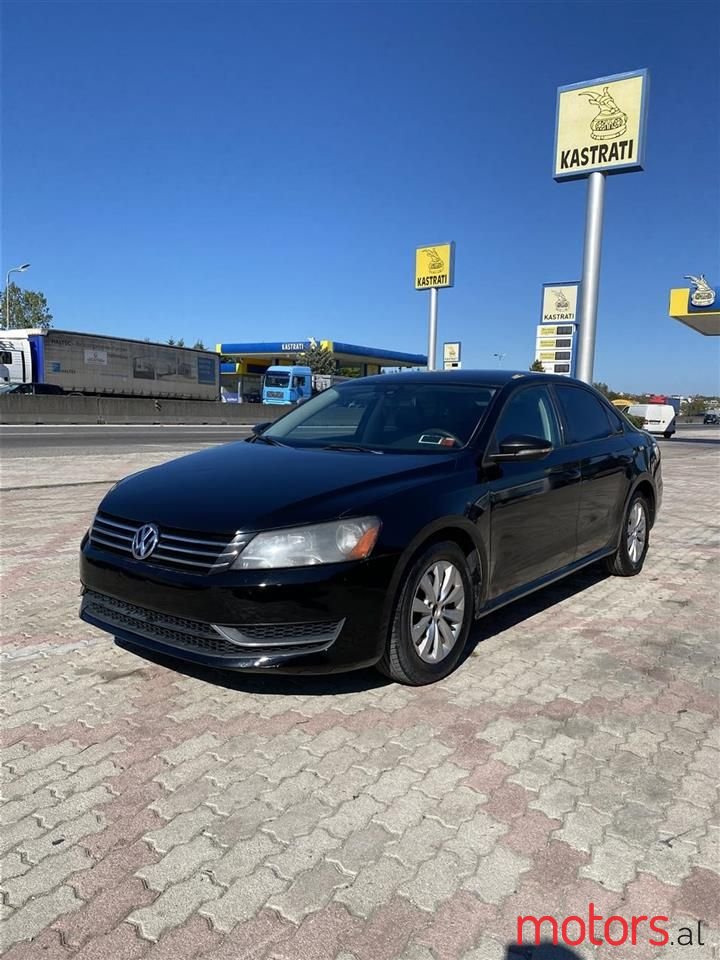 2012' Volkswagen Passat photo #2