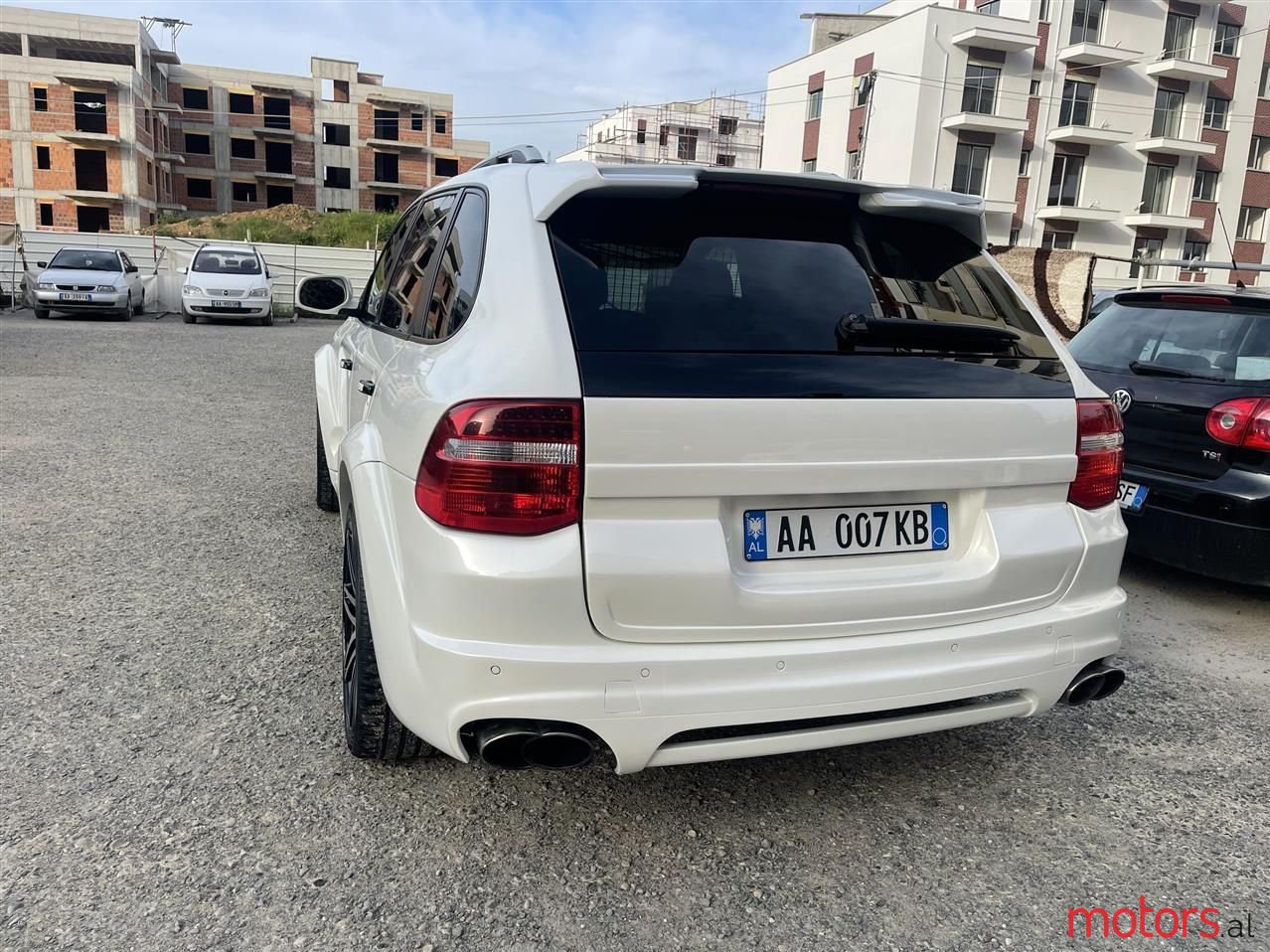 2009' Porsche Cayenne photo #2