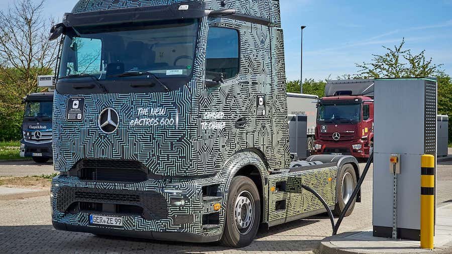 Mercedes-Benz Trucks Successfully Test 1,000 kW EV Charging