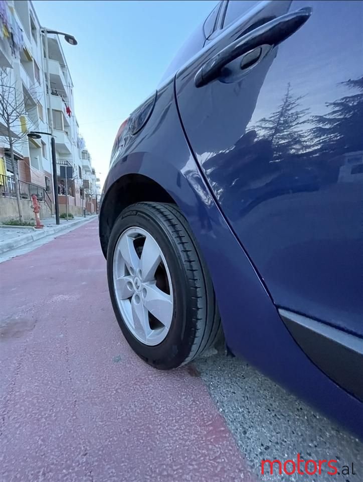 2010' Renault Megane photo #5