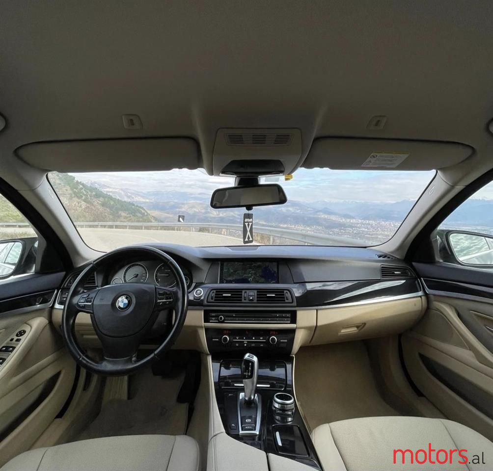 2011' BMW 520 photo #3