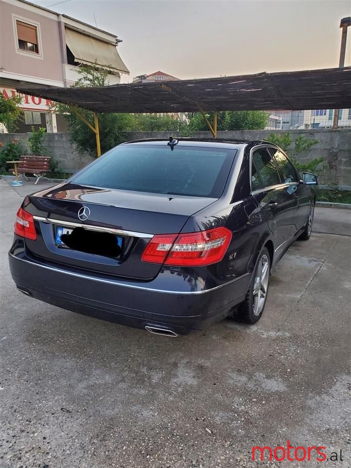 2011' Mercedes-Benz E 350 photo #6