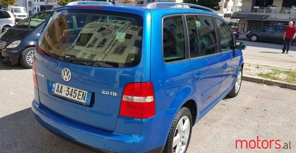 2005' Volkswagen Touran photo #2