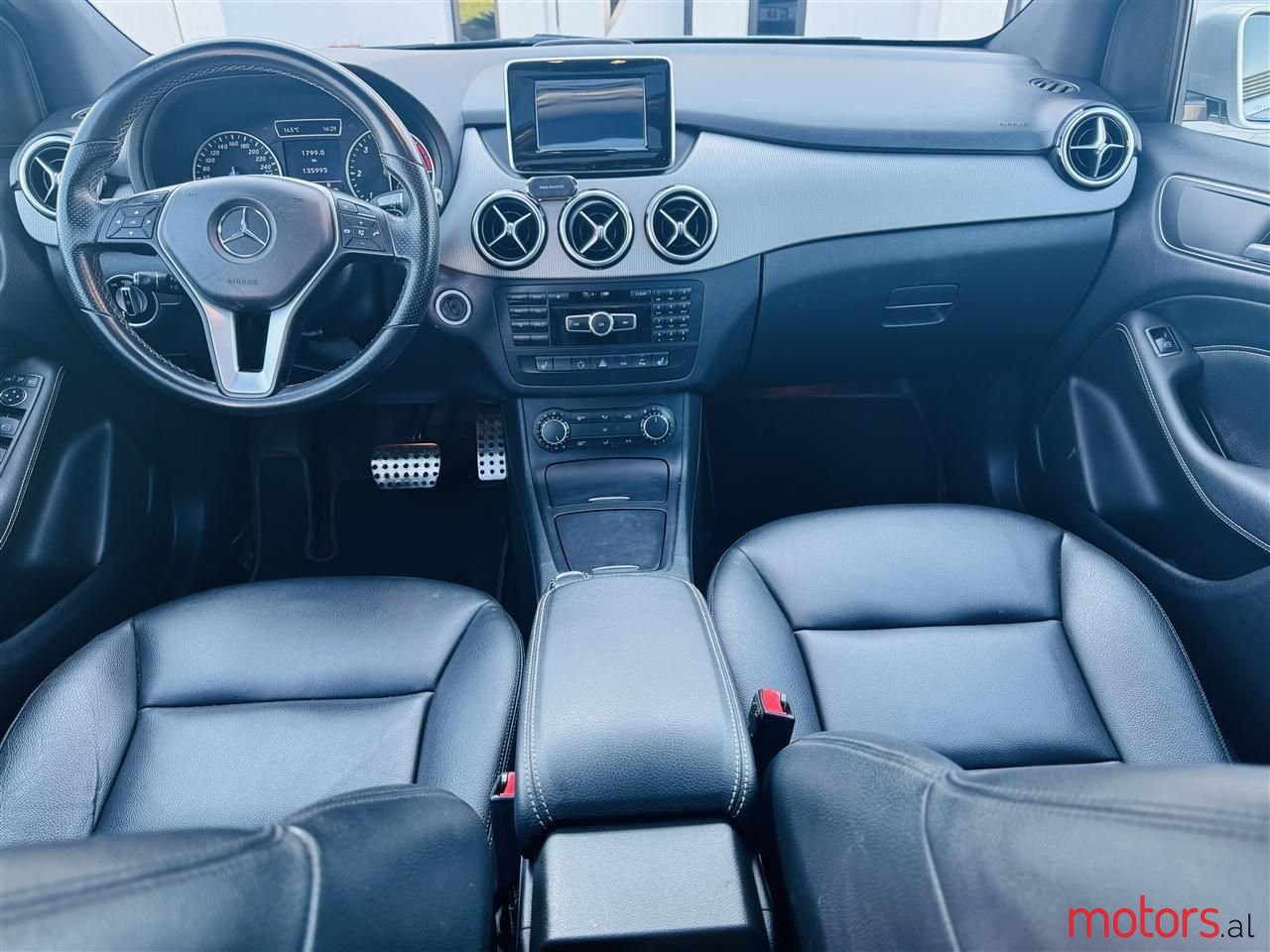 2012' Mercedes-Benz B 200 photo #2