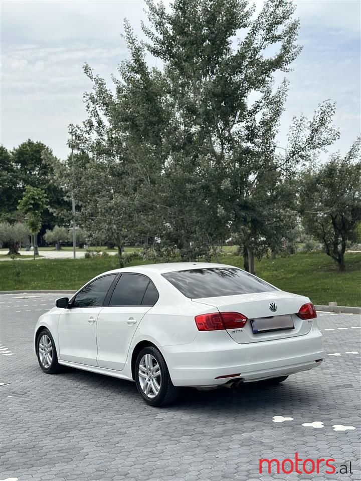 2014' Volkswagen Jetta photo #2