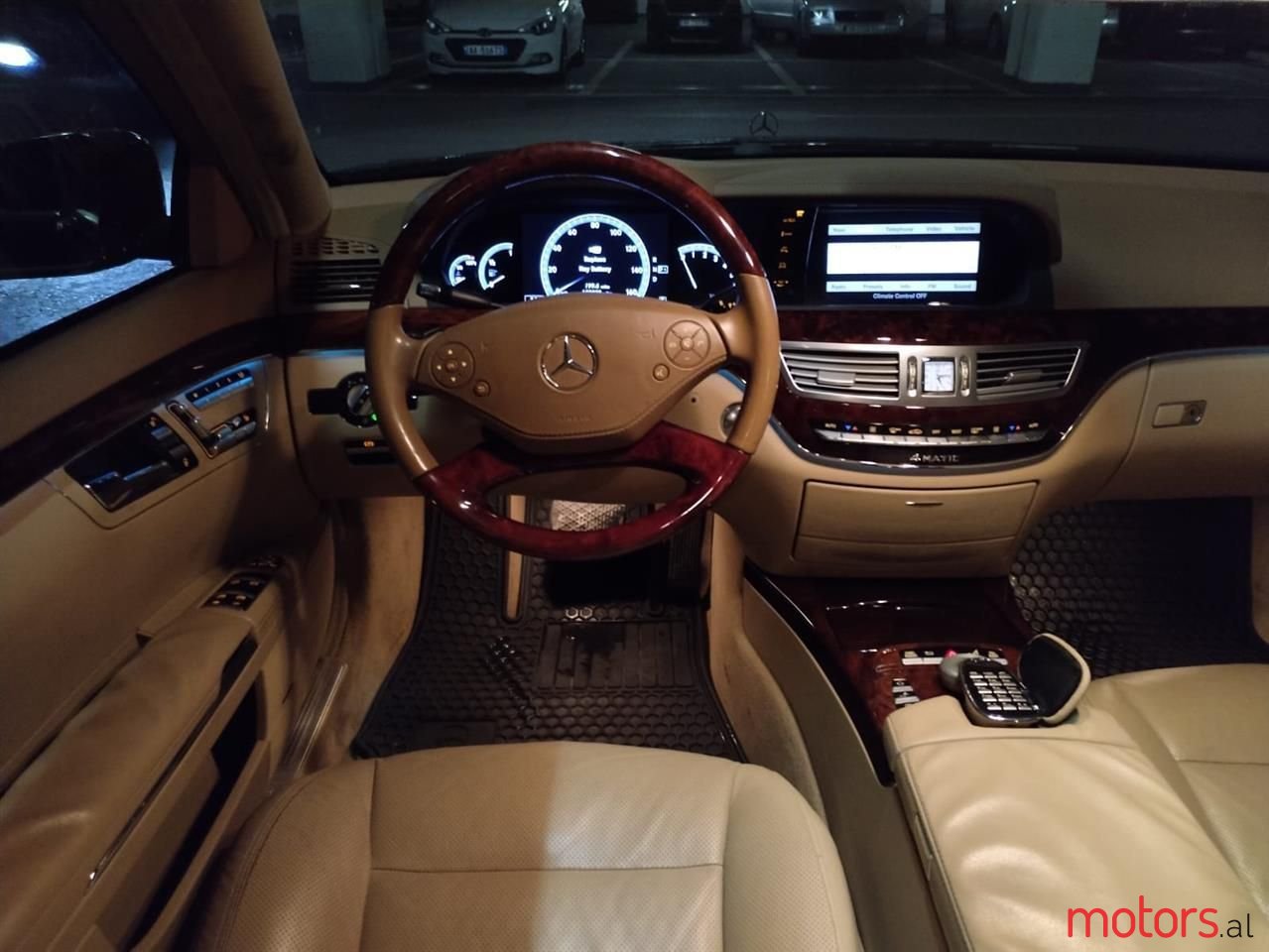 2011' Mercedes-Benz S 550 photo #4