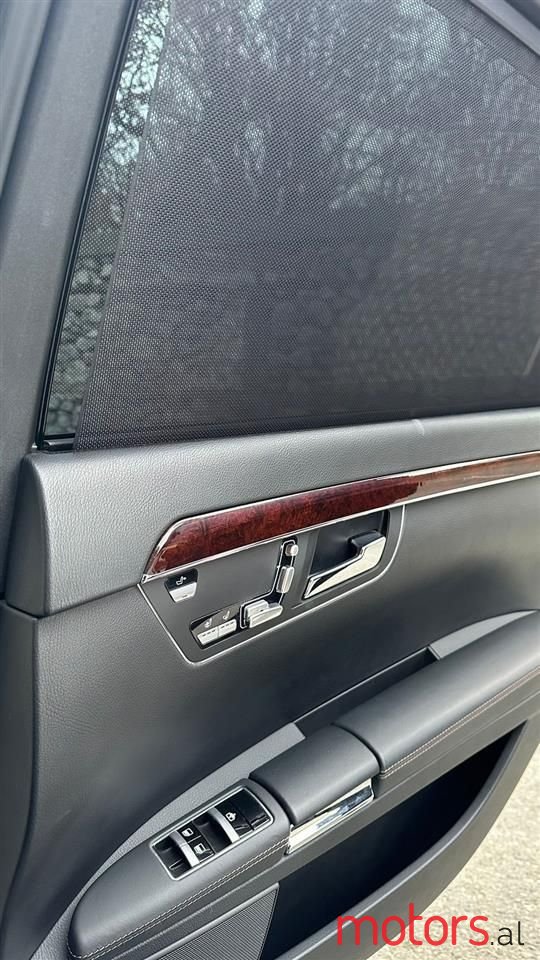 2010' Mercedes-Benz S 550 photo #4