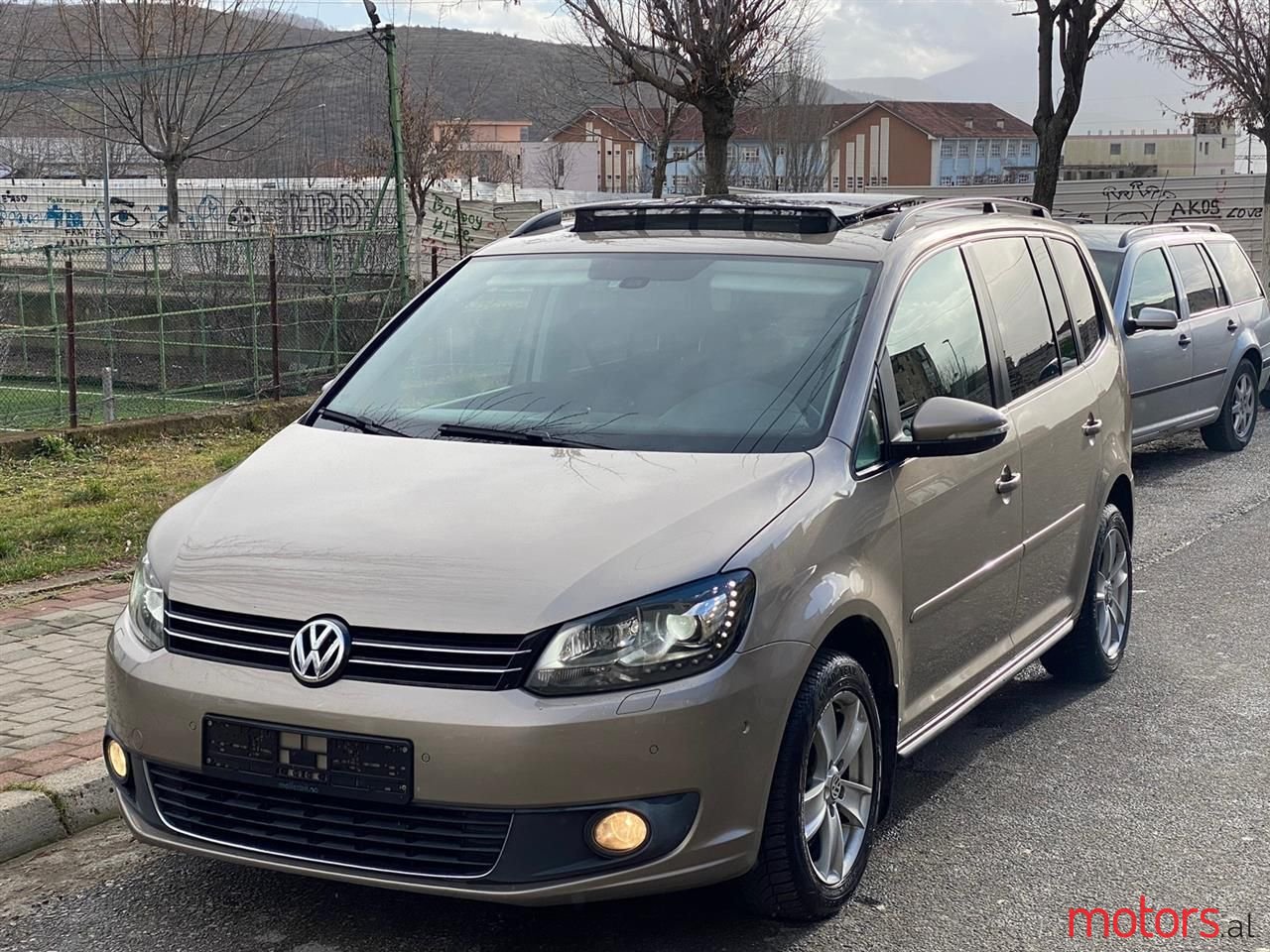 2012' Volkswagen Touran photo #2