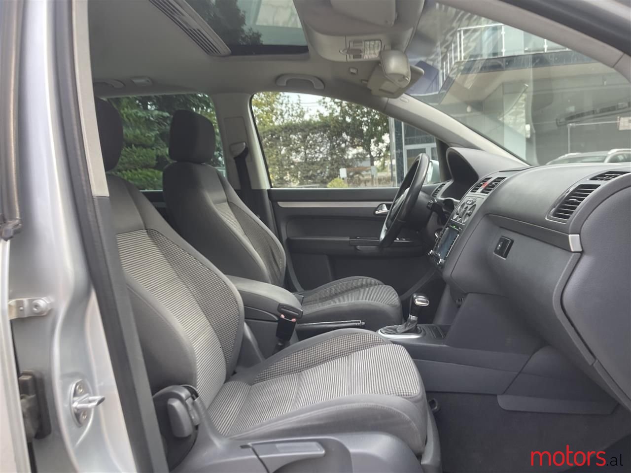 2005' Volkswagen Touran photo #5