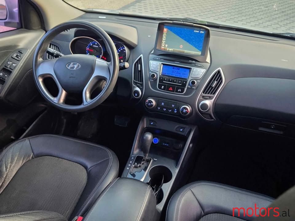 2011' Hyundai Tucson photo #5