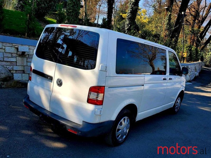 2010' Volkswagen T5 Multivan photo #1