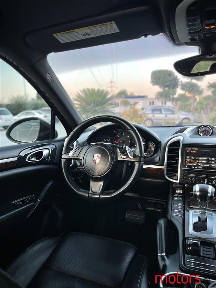 2013' Porsche Cayenne photo #5