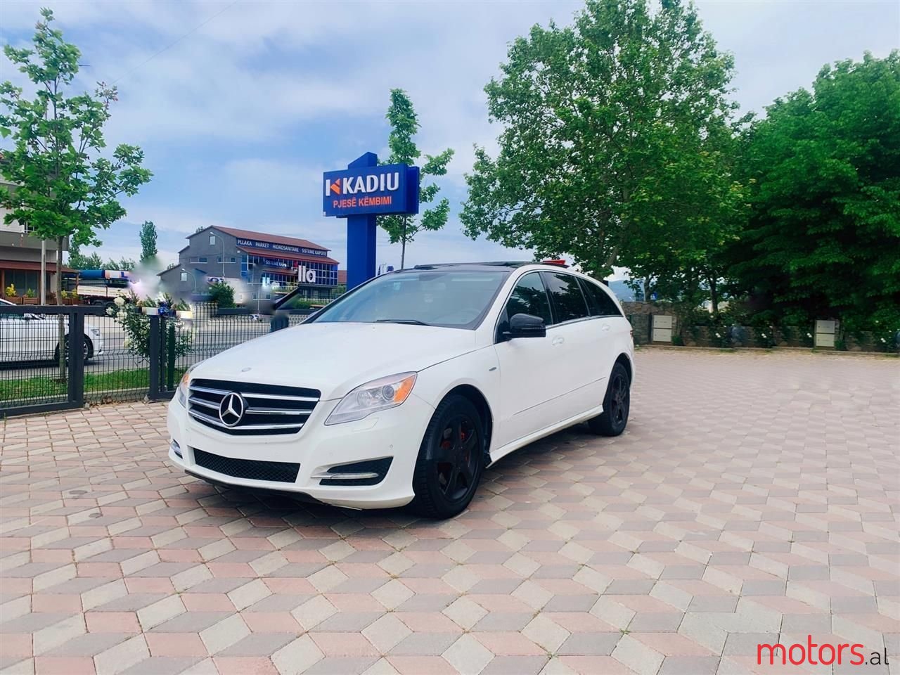 2011' Mercedes-Benz C 320 photo #1