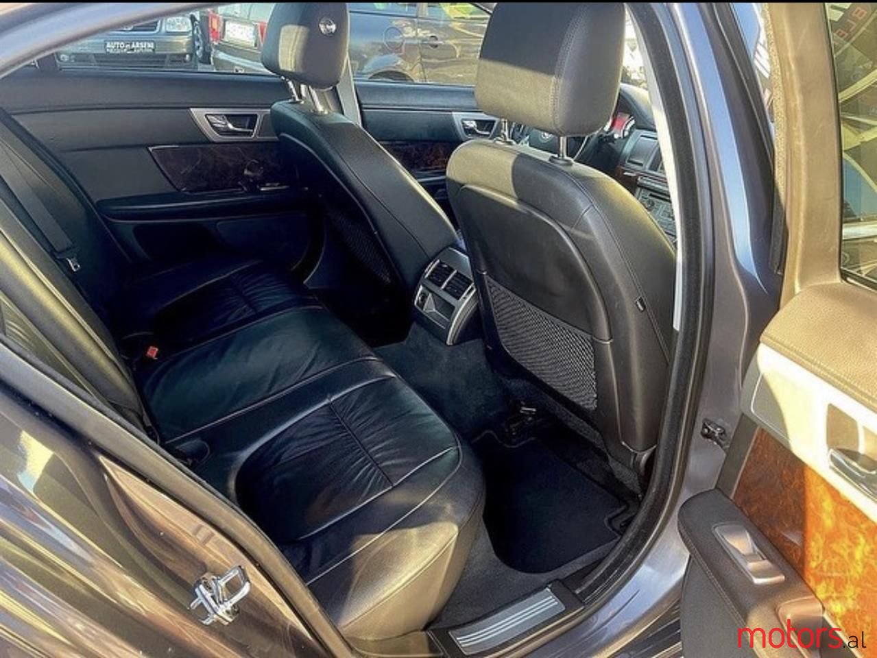 2010' Jaguar XF photo #5