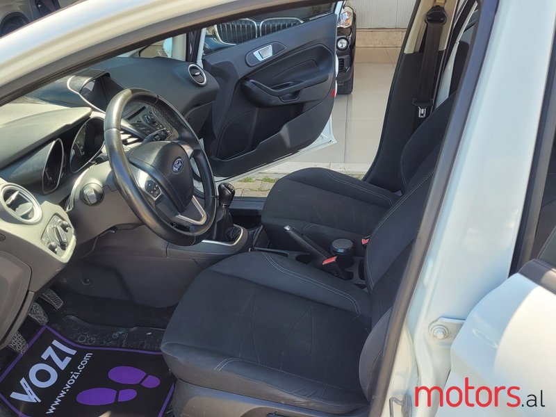2013' Ford Fiesta photo #6