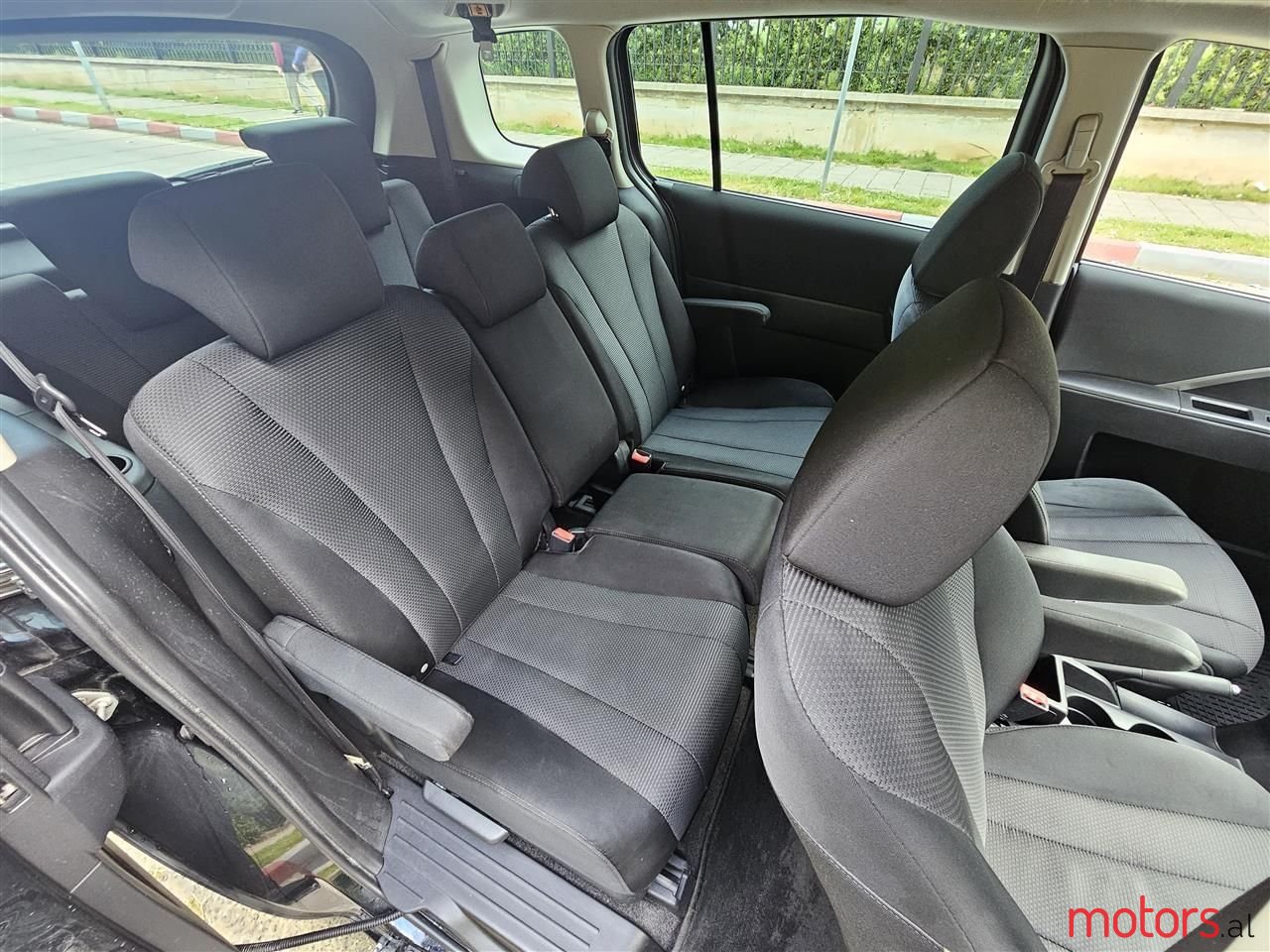 2013' Mazda 5 photo #3