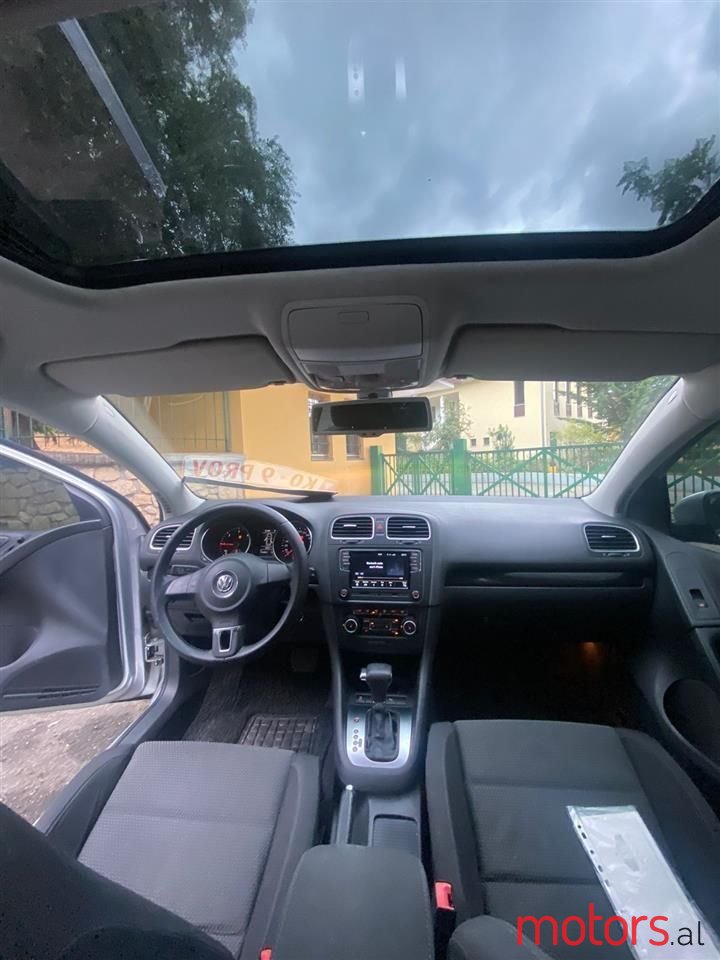 2011' Volkswagen Golf photo #6