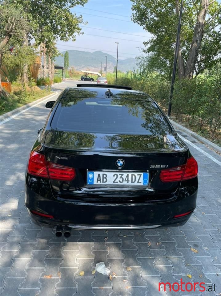 2013' BMW 328 photo #2