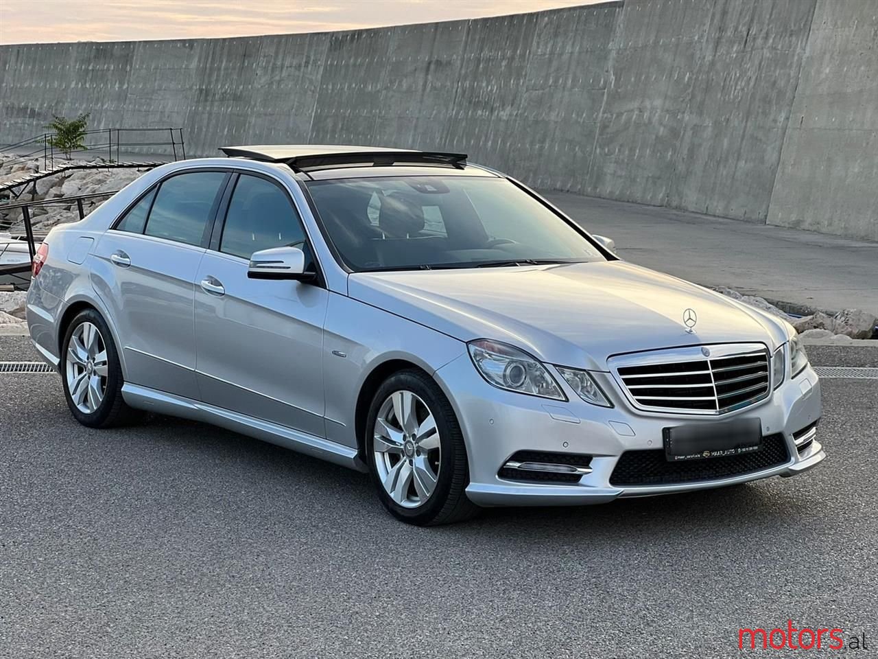 2011' Mercedes-Benz E 350 photo #4