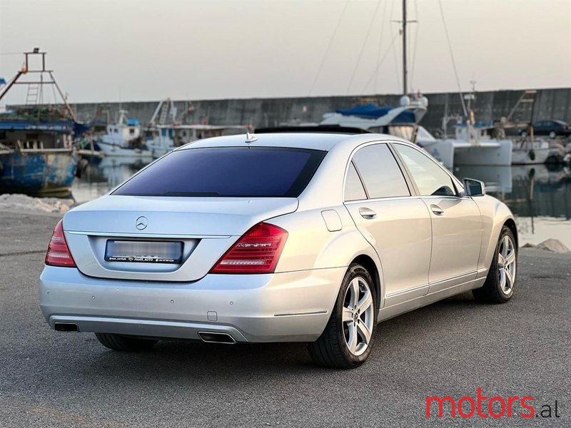 2010' Mercedes-Benz S 550 photo #3