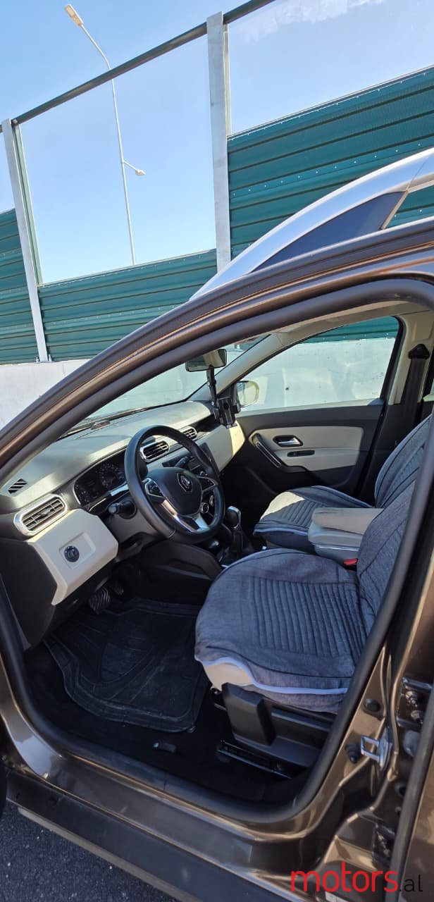 2020' Renault Duster photo #7