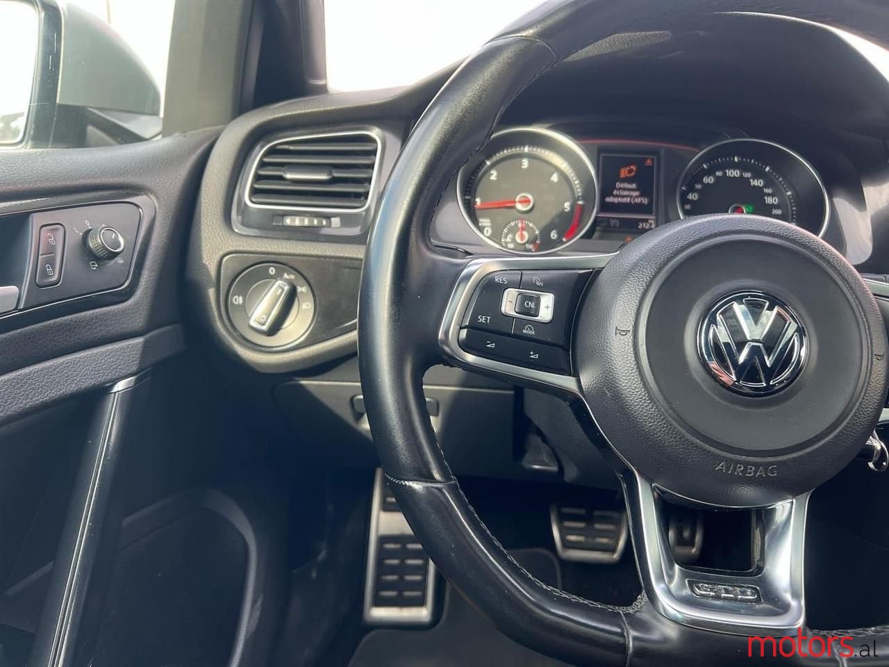 2014' Volkswagen Golf photo #3