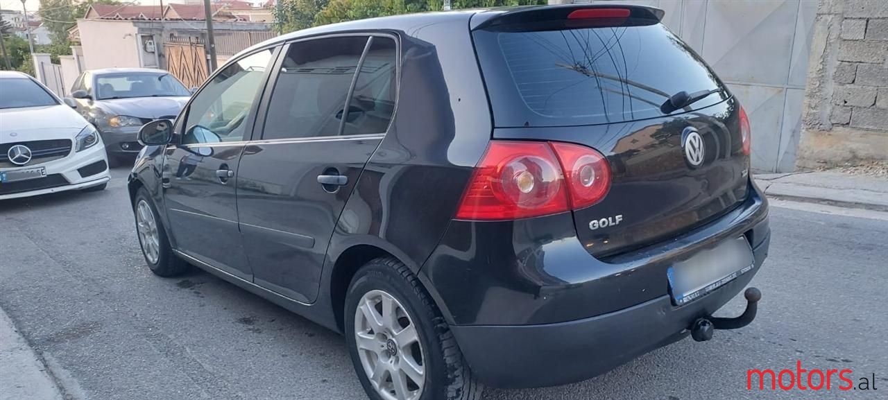 2005' Volkswagen Golf photo #2