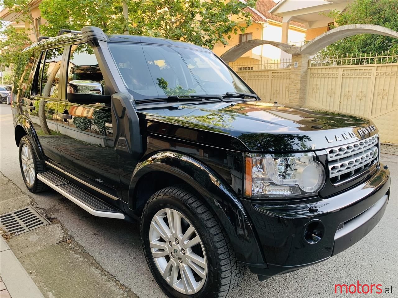 2011' Land Rover Discovery photo #3