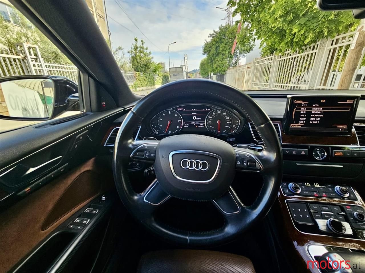 2011' Audi A8 photo #6