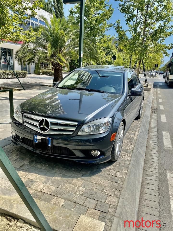 2011' Mercedes-Benz 300 photo #4