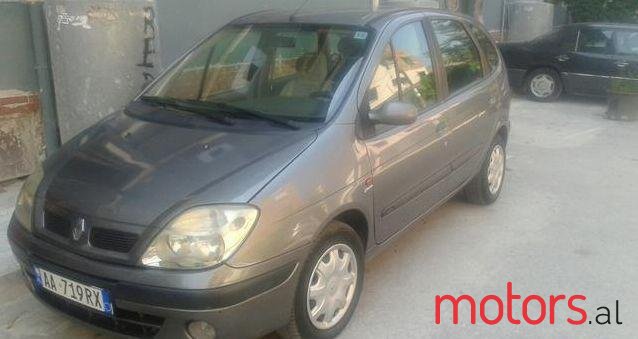 2001' Renault Megane photo #1