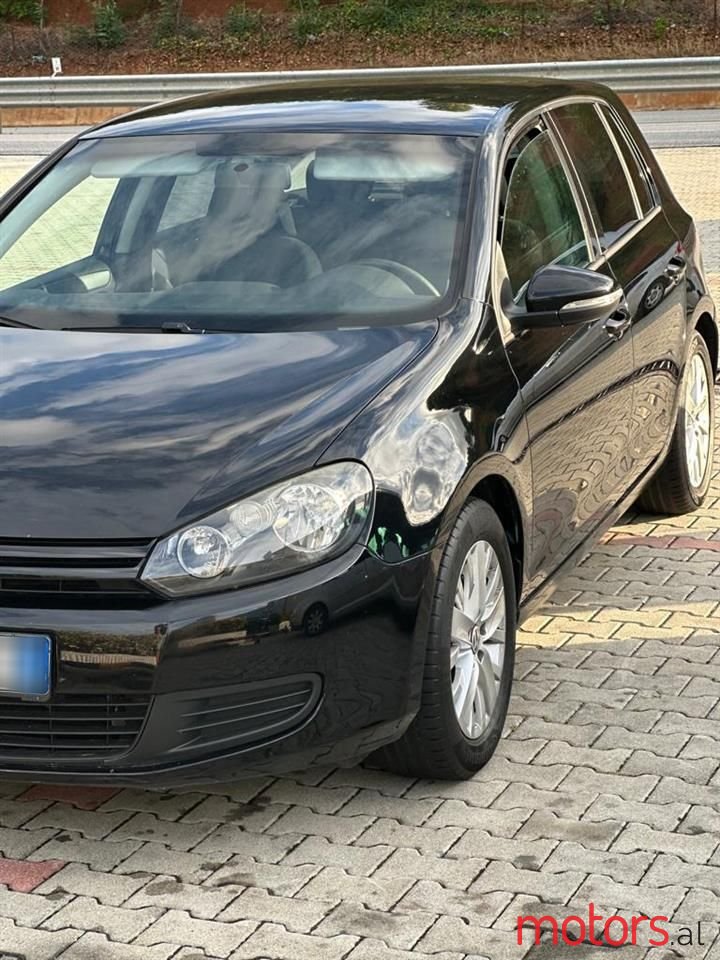 2009' Volkswagen Golf photo #1