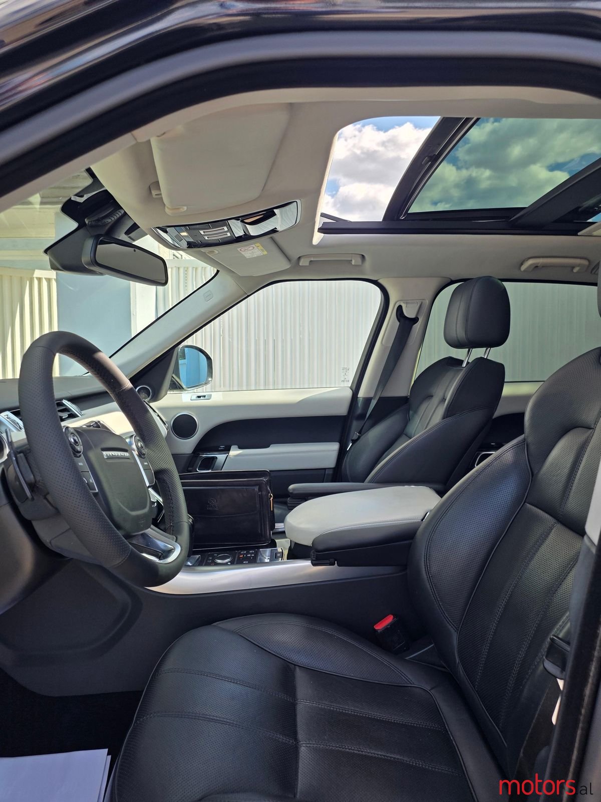 2016' Land Rover Range Rover Sport photo #6