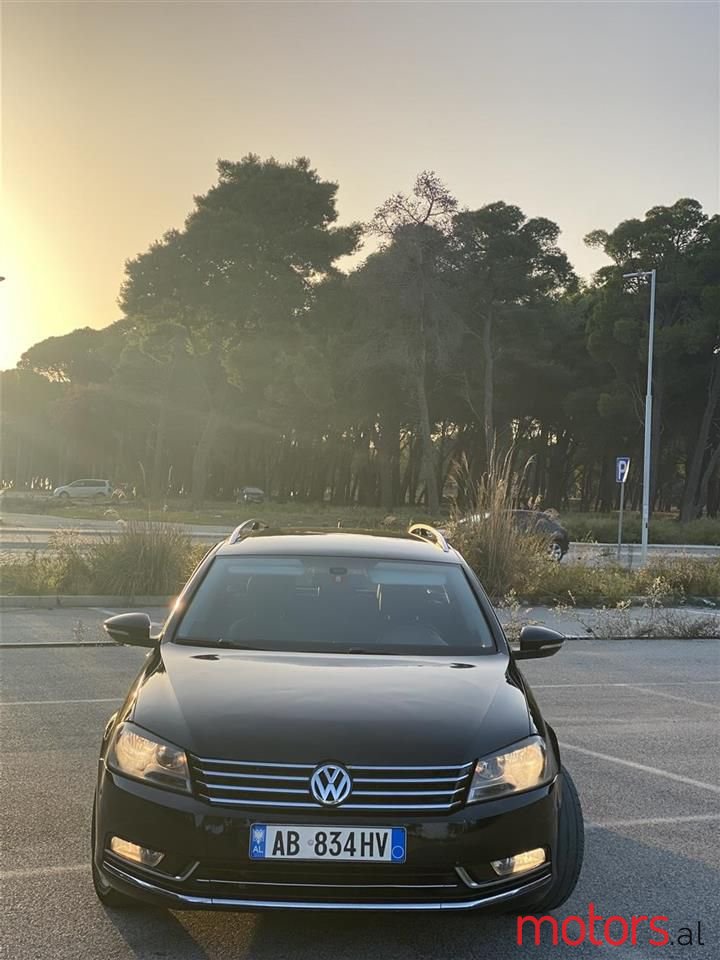2011' Volkswagen Passat photo #4