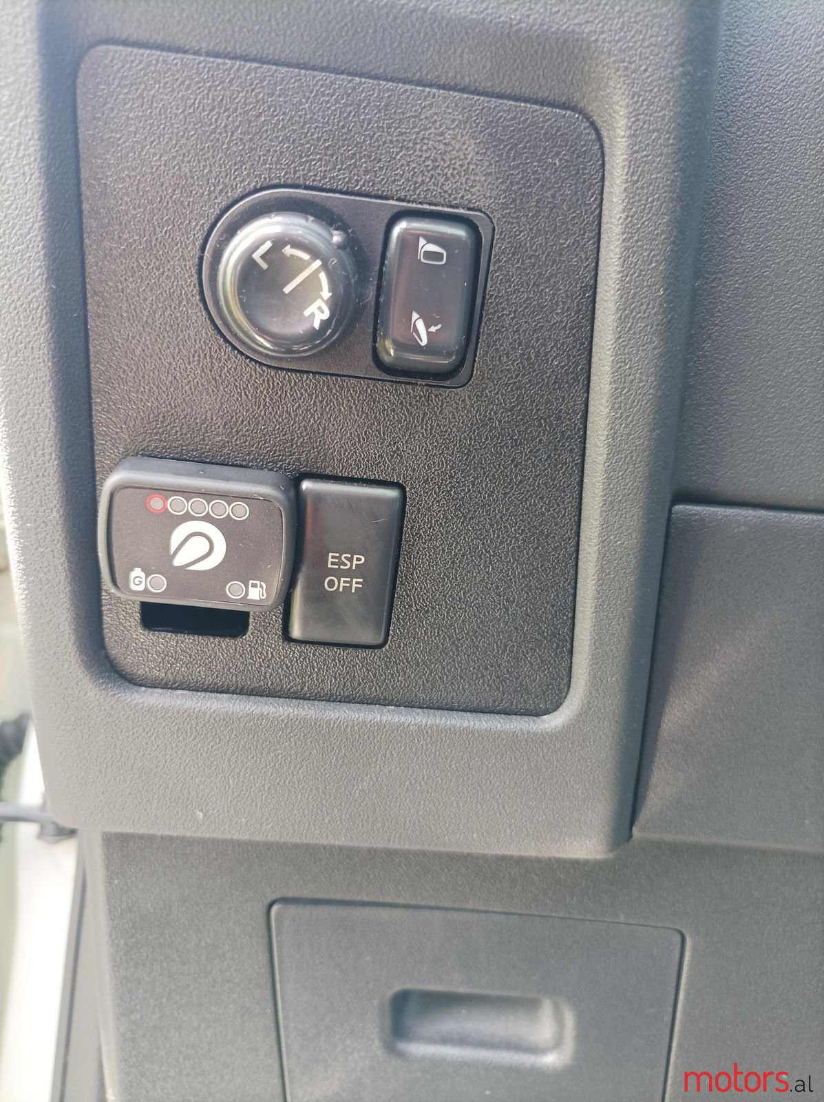 2009' Nissan Qashqai+2 photo #3