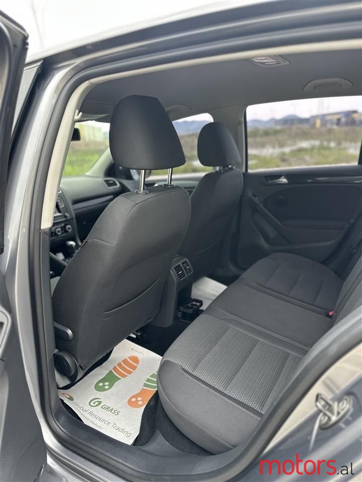 2012' Volkswagen Golf photo #2