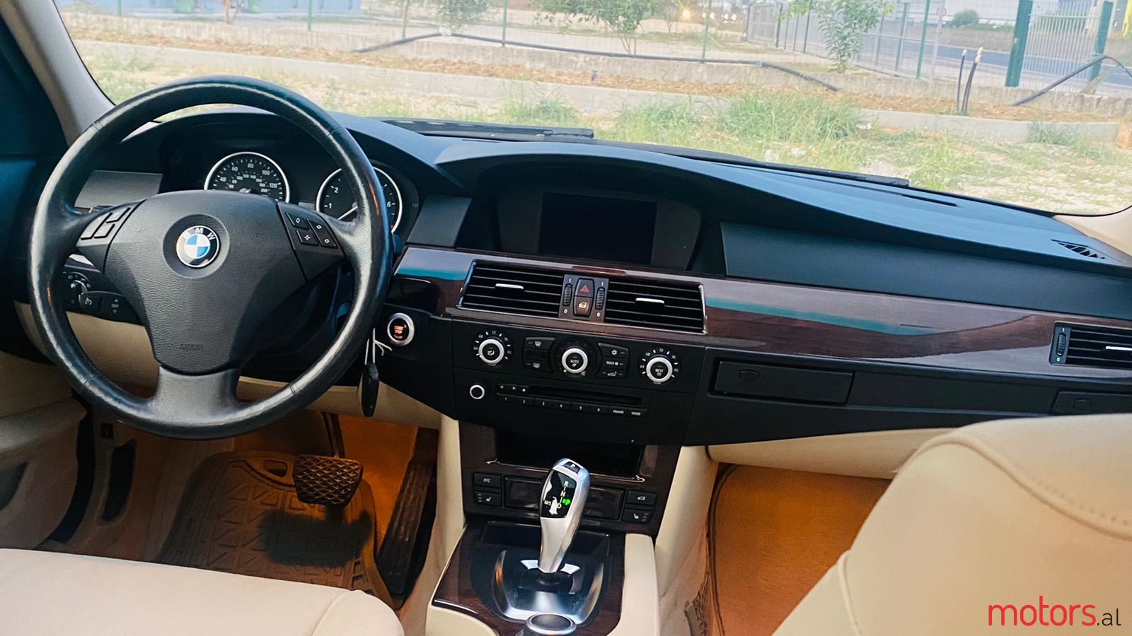 2008' BMW 528 photo #7