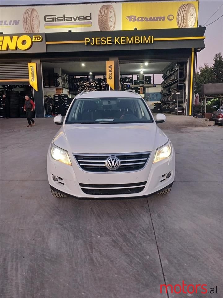 2010' Volkswagen Tiguan photo #1