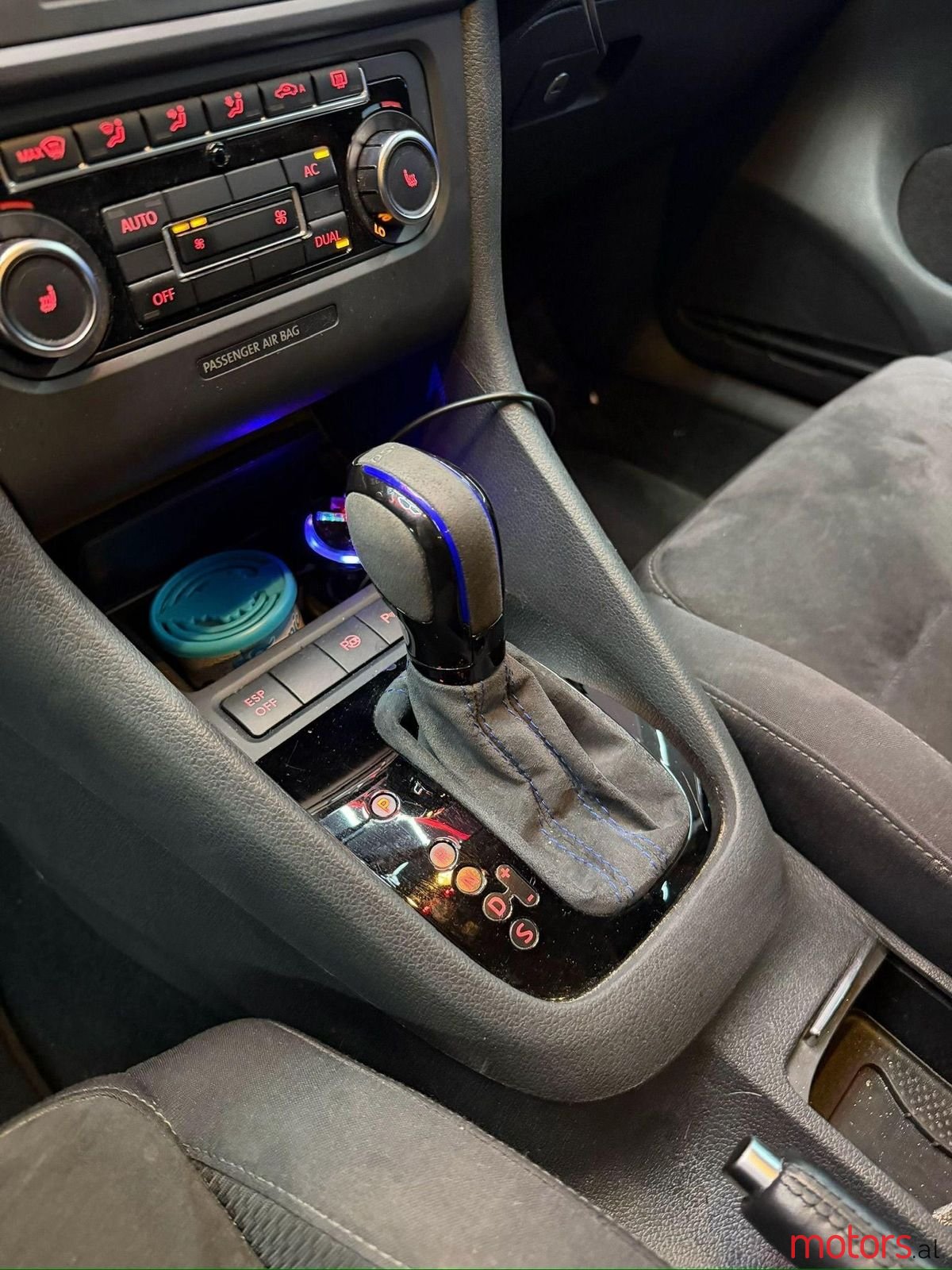 2010' Volkswagen Golf photo #4