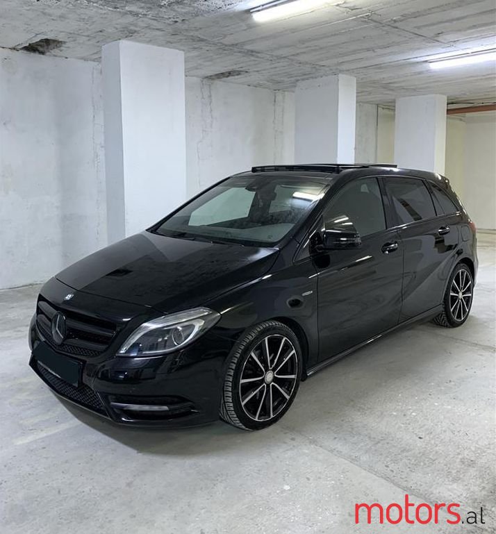 2012' Mercedes-Benz B 200 photo #1