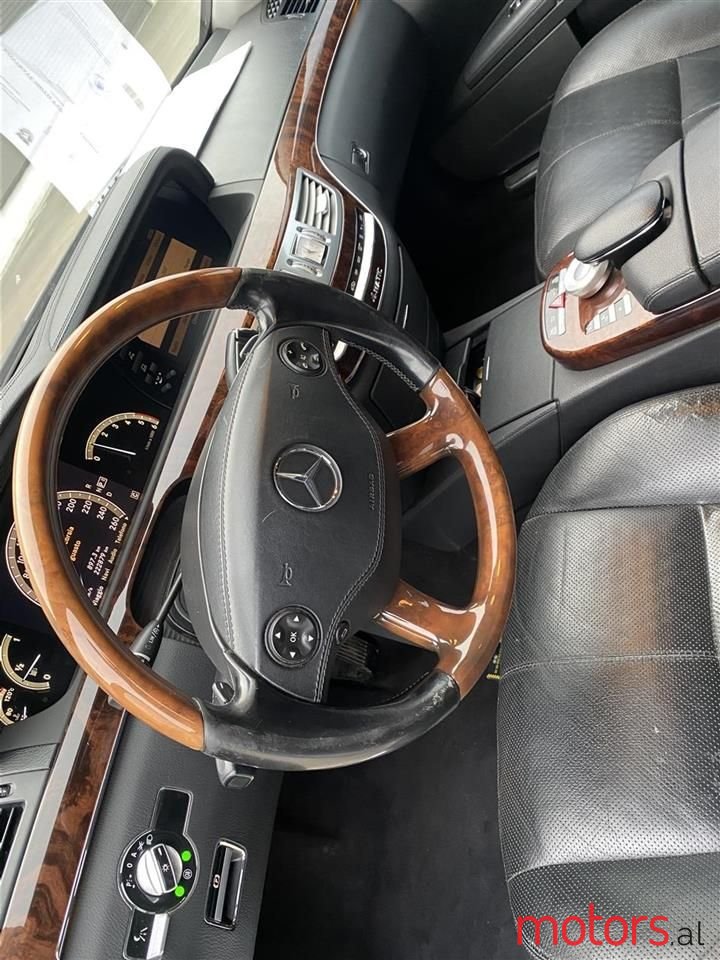 2009' Mercedes-Benz S 320 photo #2
