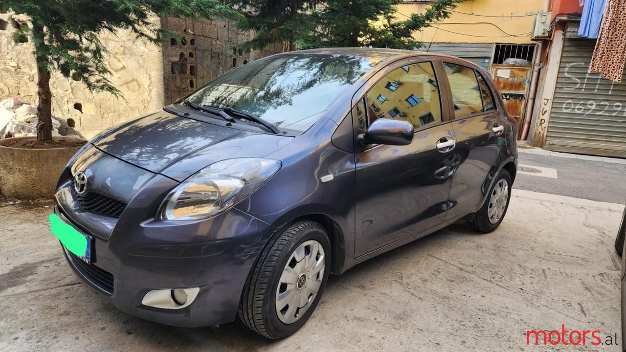 2010' Toyota Yaris photo #1