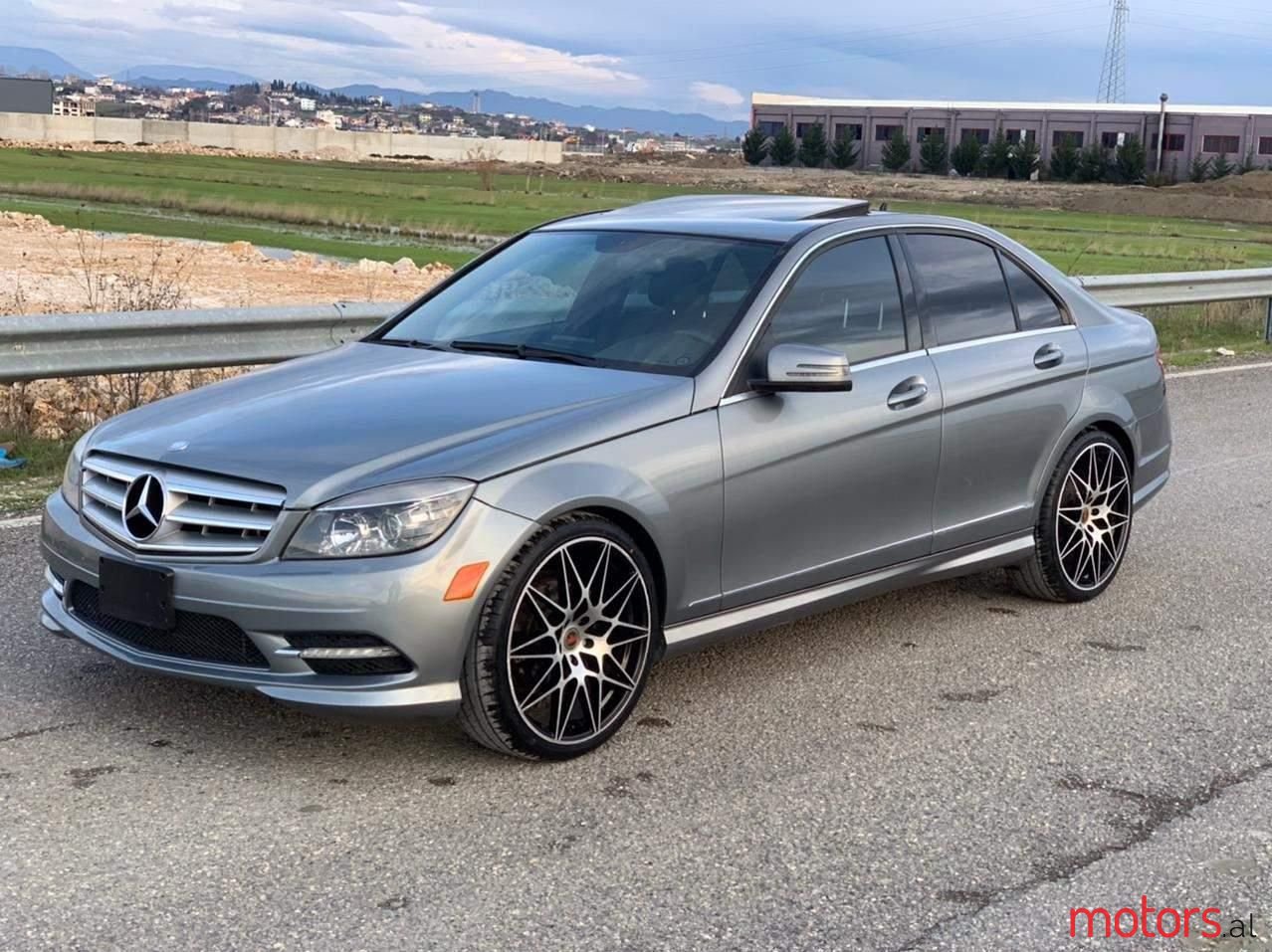 2011' Mercedes-Benz C 300 photo #1