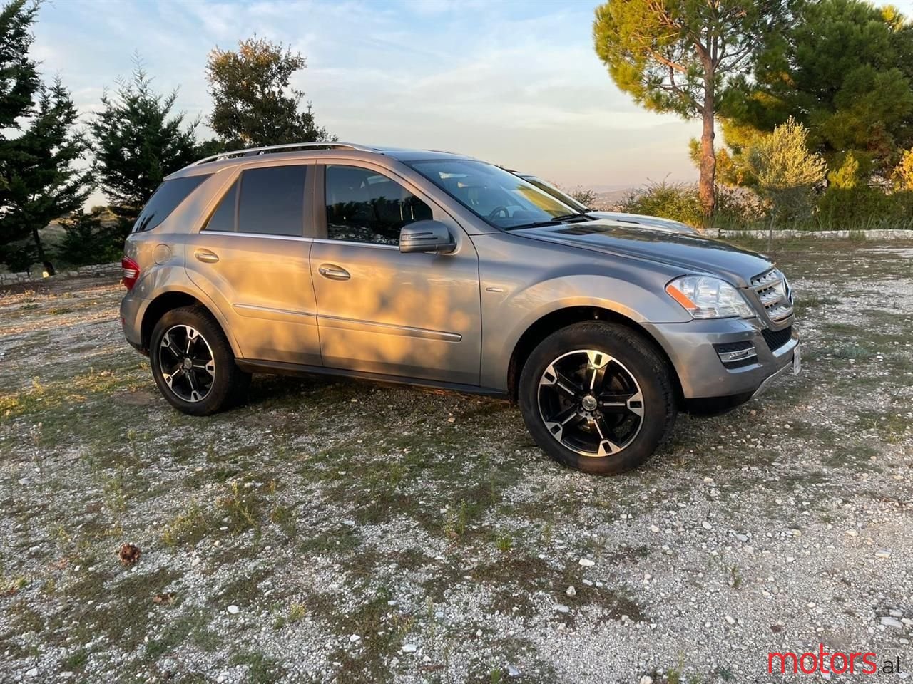 2011' Mercedes-Benz 350 photo #5