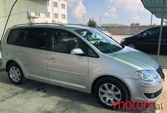 2008' Volkswagen Touran photo #1