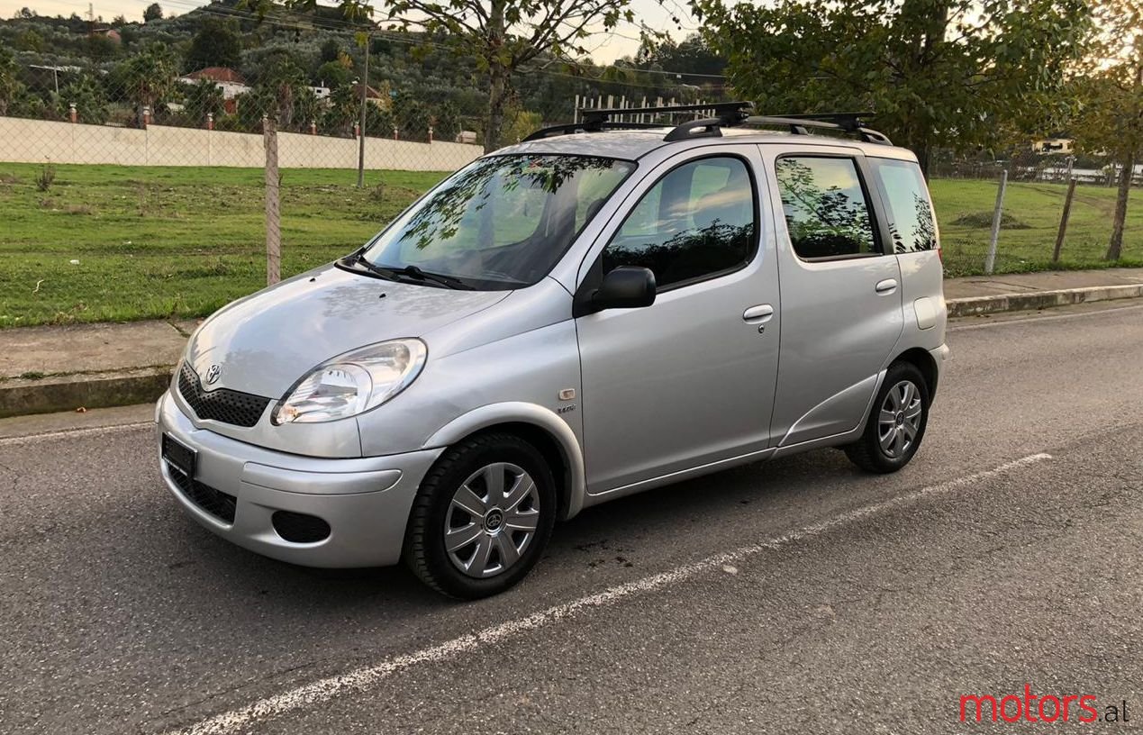 2006' Toyota Yaris photo #2